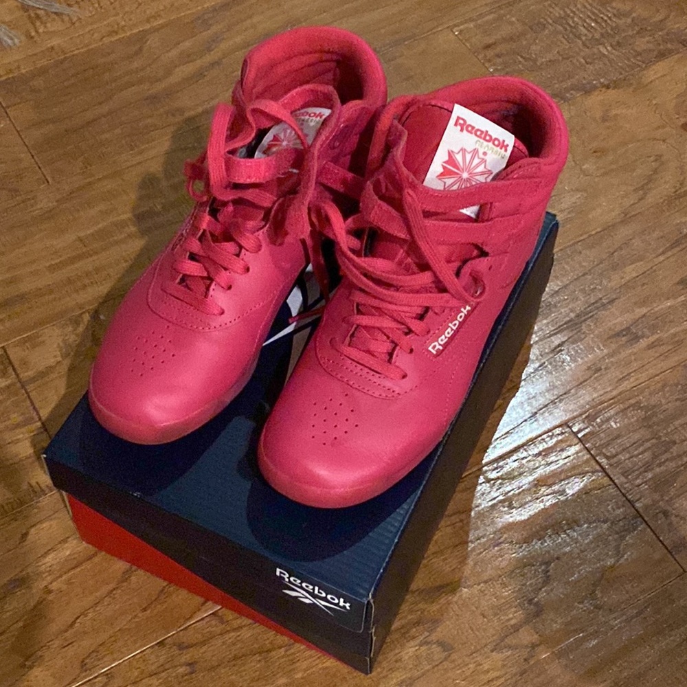1980s style Classic Reeboks sold out on site- worn once